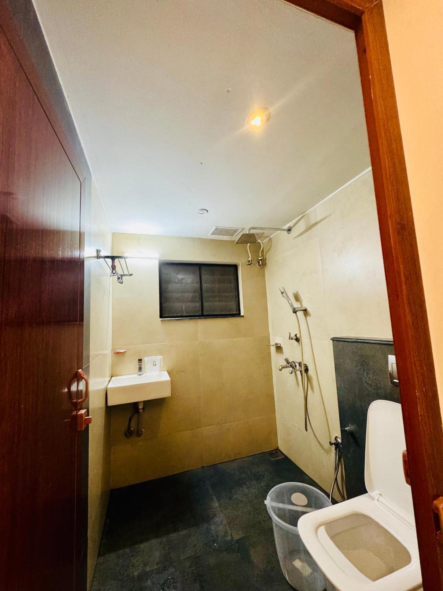 Villa Harmony Nest, Akkulam à Thiruvananthapuram Extérieur photo